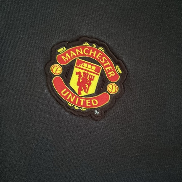 nike Manchester united hoodie - Picture 2 of 5